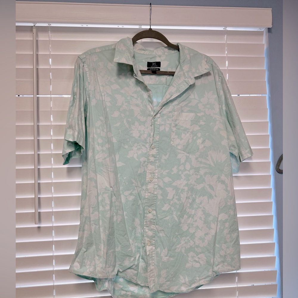 Men’s Hawaiian shirt, very light, blue floral with white